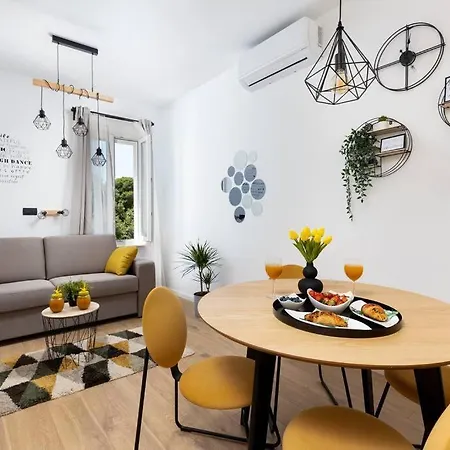 Feel Good In Old Town Апартаменты Сплит
