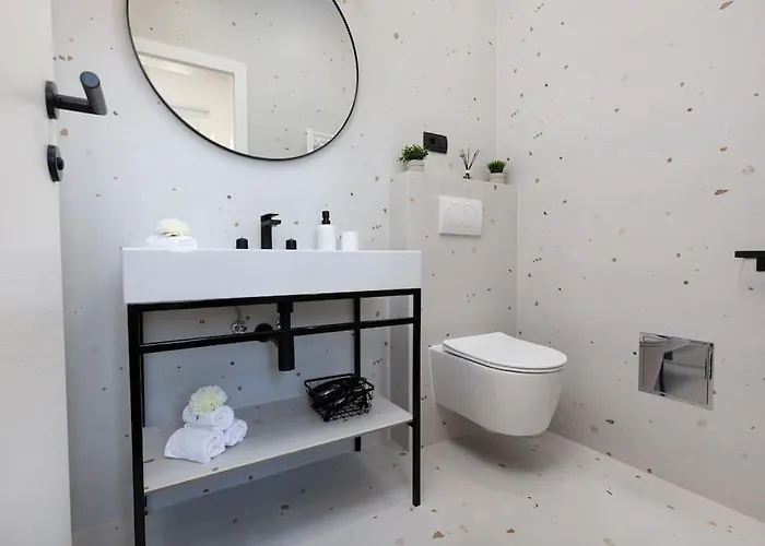 Feel Good In Old Town Apartment