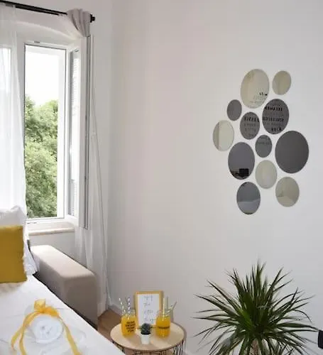 Feel Good In Old Town * Split