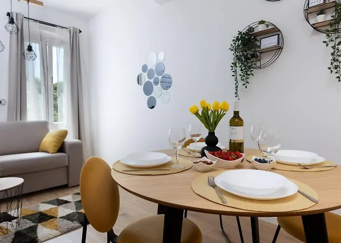 Feel Good In Old Town * Split