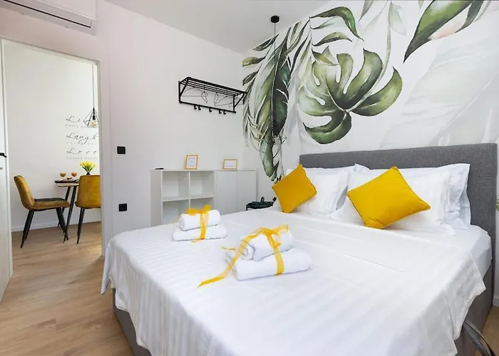 Feel Good In Old Town