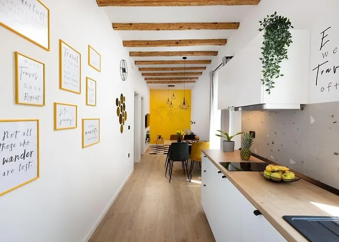 Feel Good In Old Town Apartment